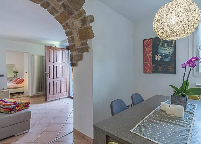 Vicolo Dei Fiori * Luino